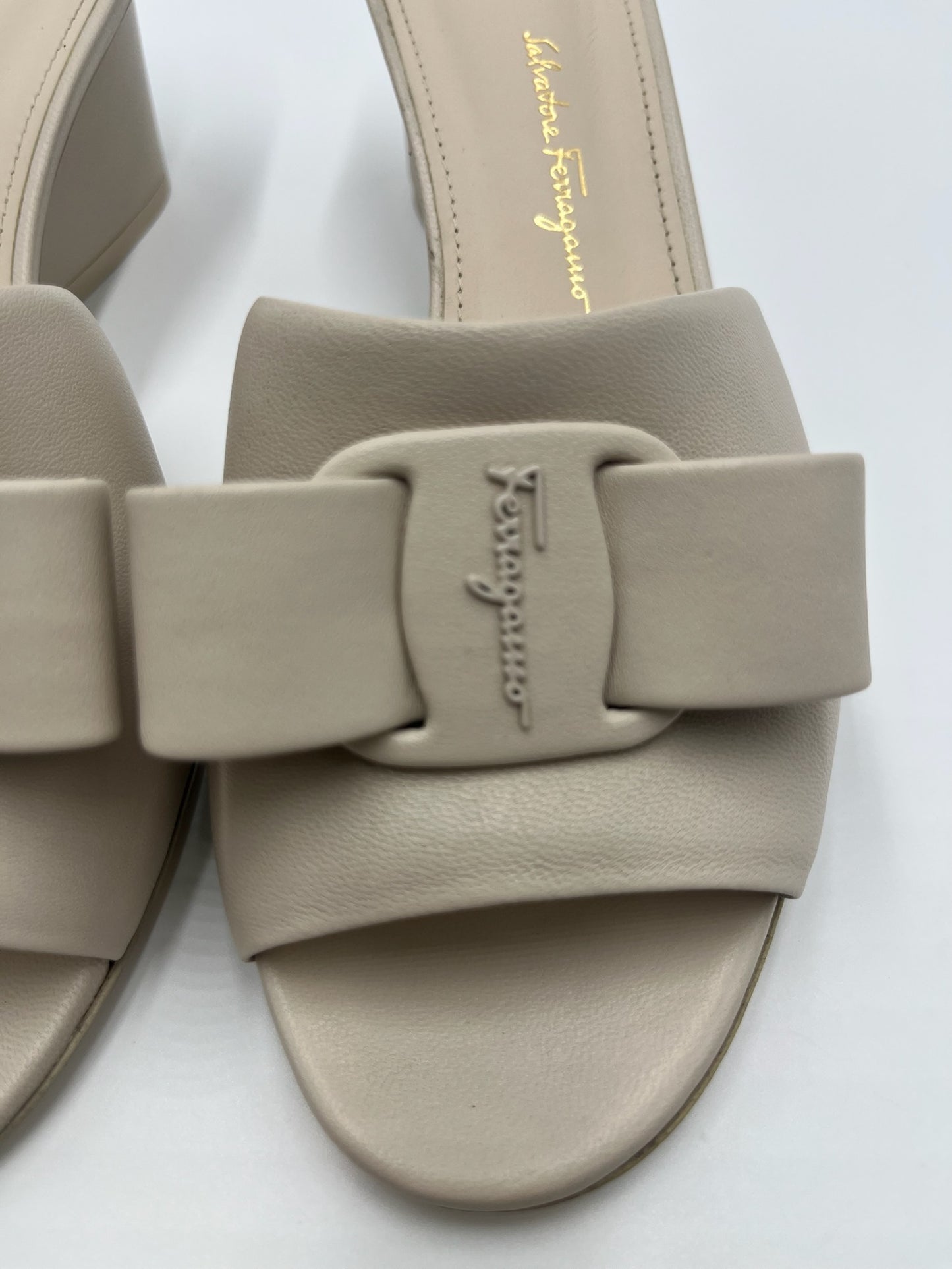 Salvatore Ferragamo Valery Viva Bone Biege Sandals Size 6.5