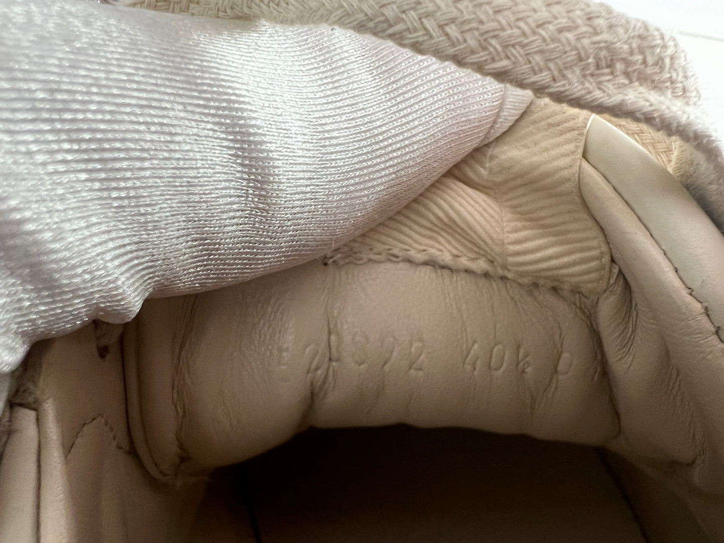 Gucci Off-White Vintage Logo Rhyton Sneakers Womens Size 40.5 U.S 9.5