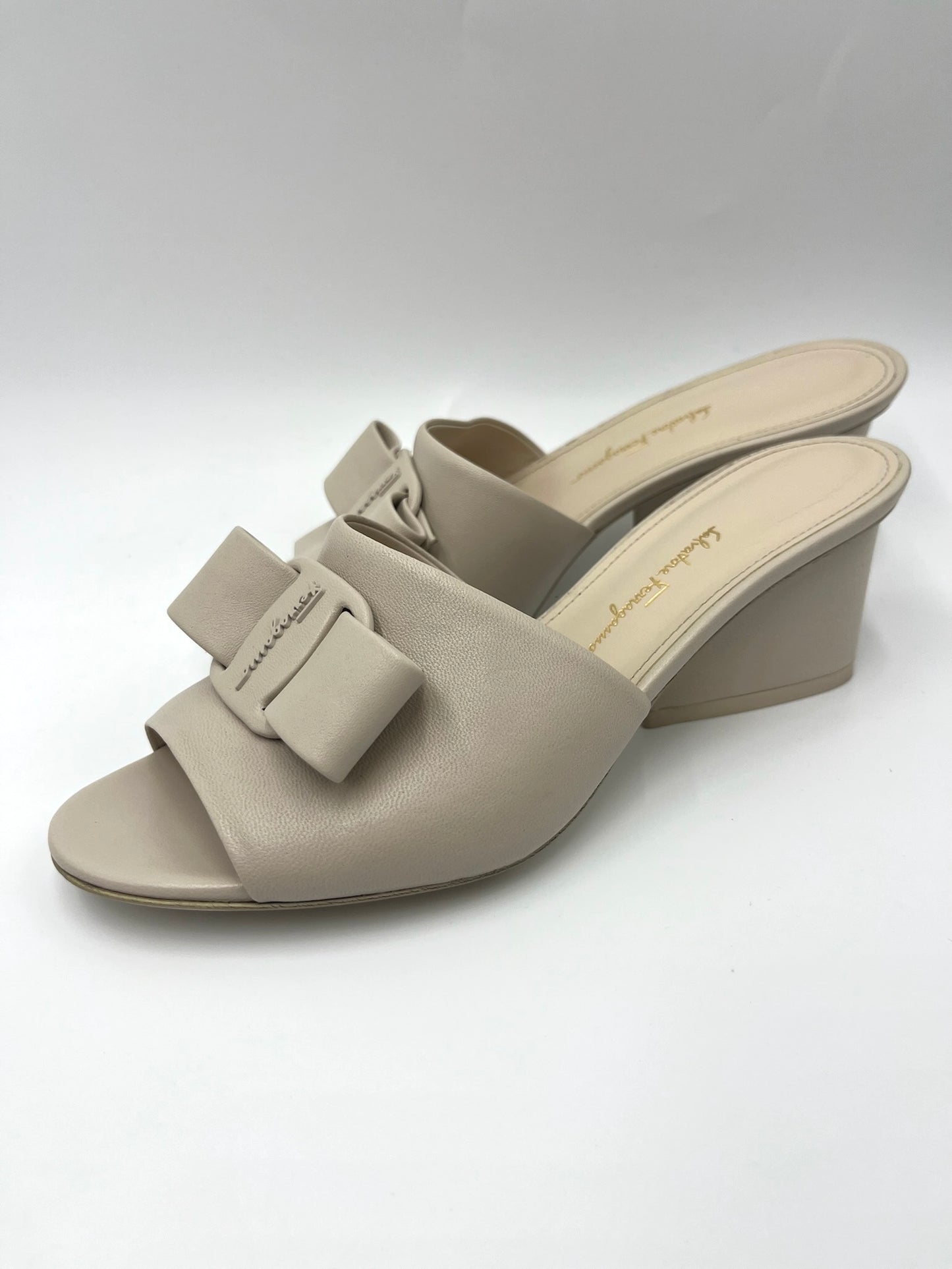 Salvatore Ferragamo Valery Viva Bone Biege Sandals Size 6.5