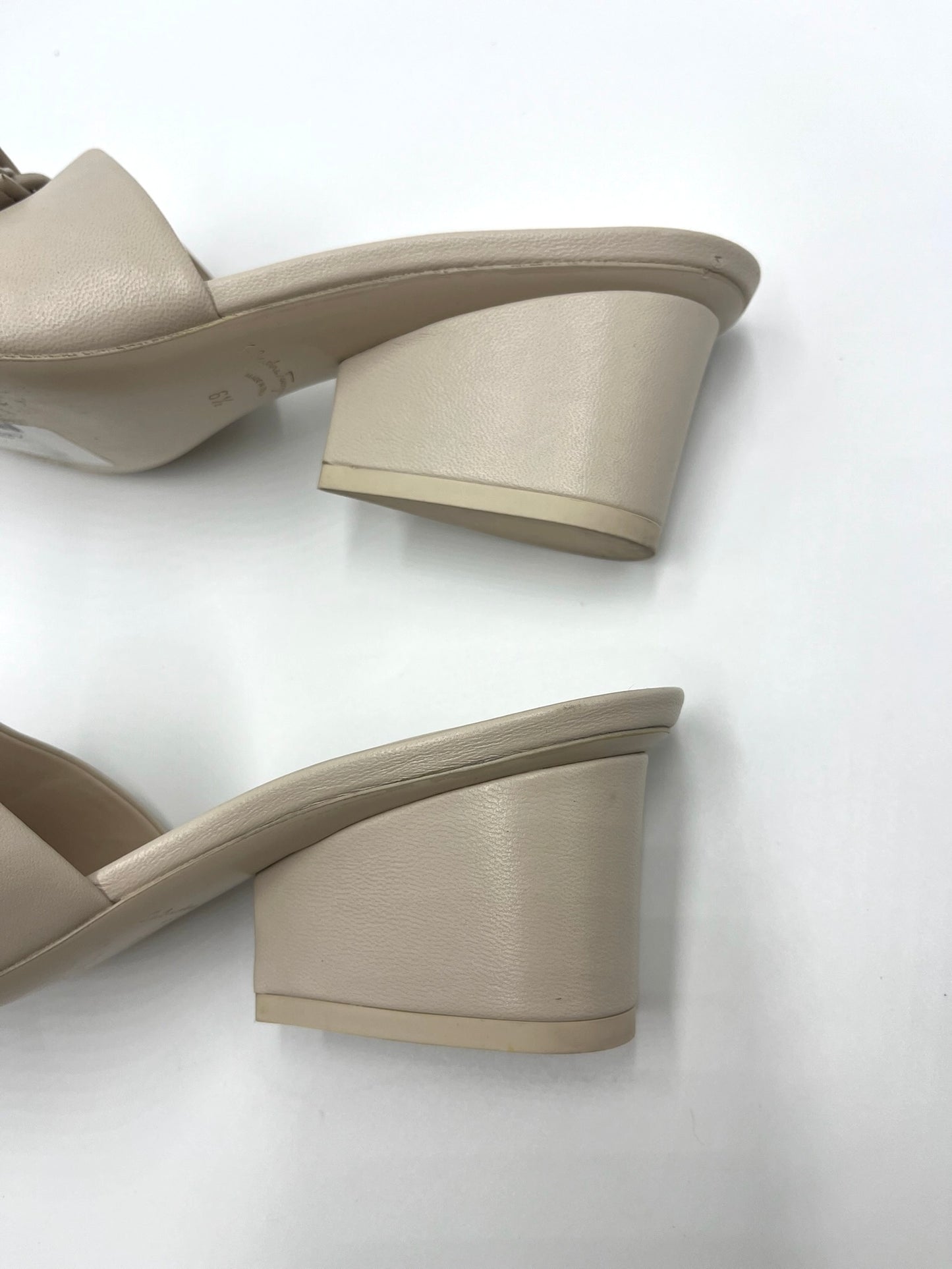 Salvatore Ferragamo Valery Viva Bone Biege Sandals Size 6.5