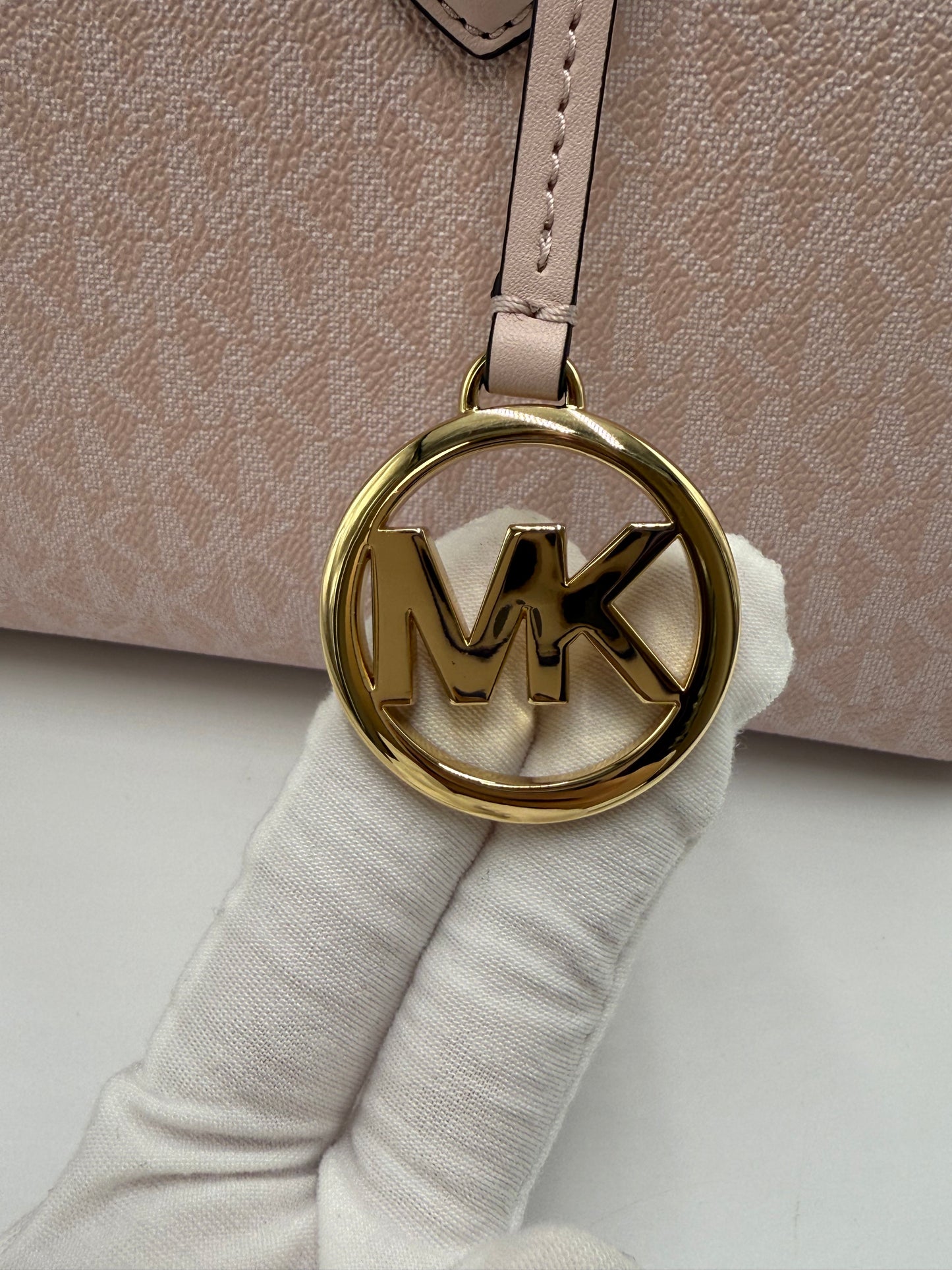 Brand New Michael Kors Sheila Medium Pink Tote