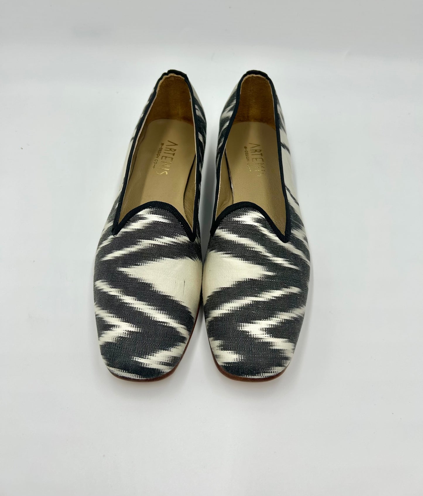 New Artemis Black & White Print Loafers Size 40