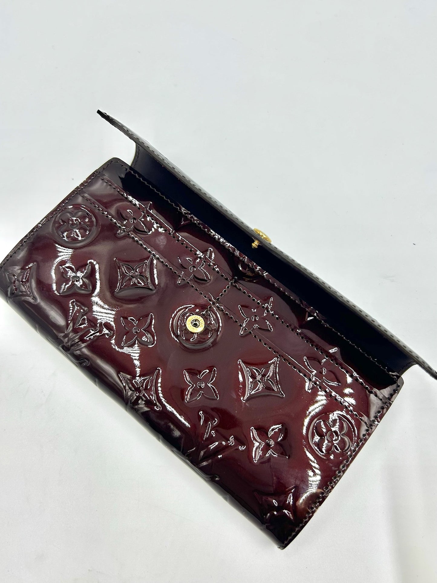 LOUIS VUITTON Monogram Vernis Sarah Wallet