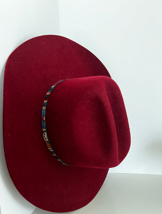 Smithbilt red wool felt unisex cowboy hat, size 7.5, with wide brim and multicolor fabric trim.