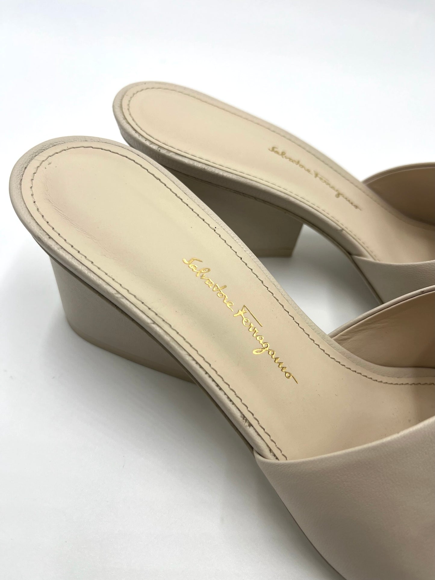 Salvatore Ferragamo Valery Viva Bone Biege Sandals Size 6.5