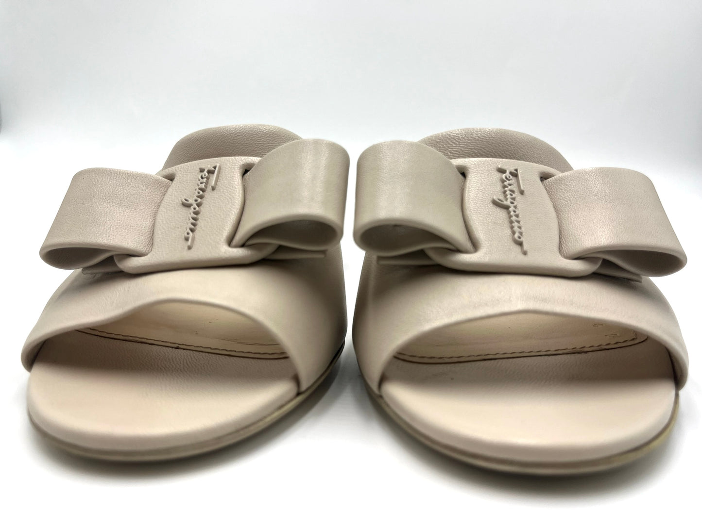 Salvatore Ferragamo Valery Viva Bone Biege Sandals Size 6.5