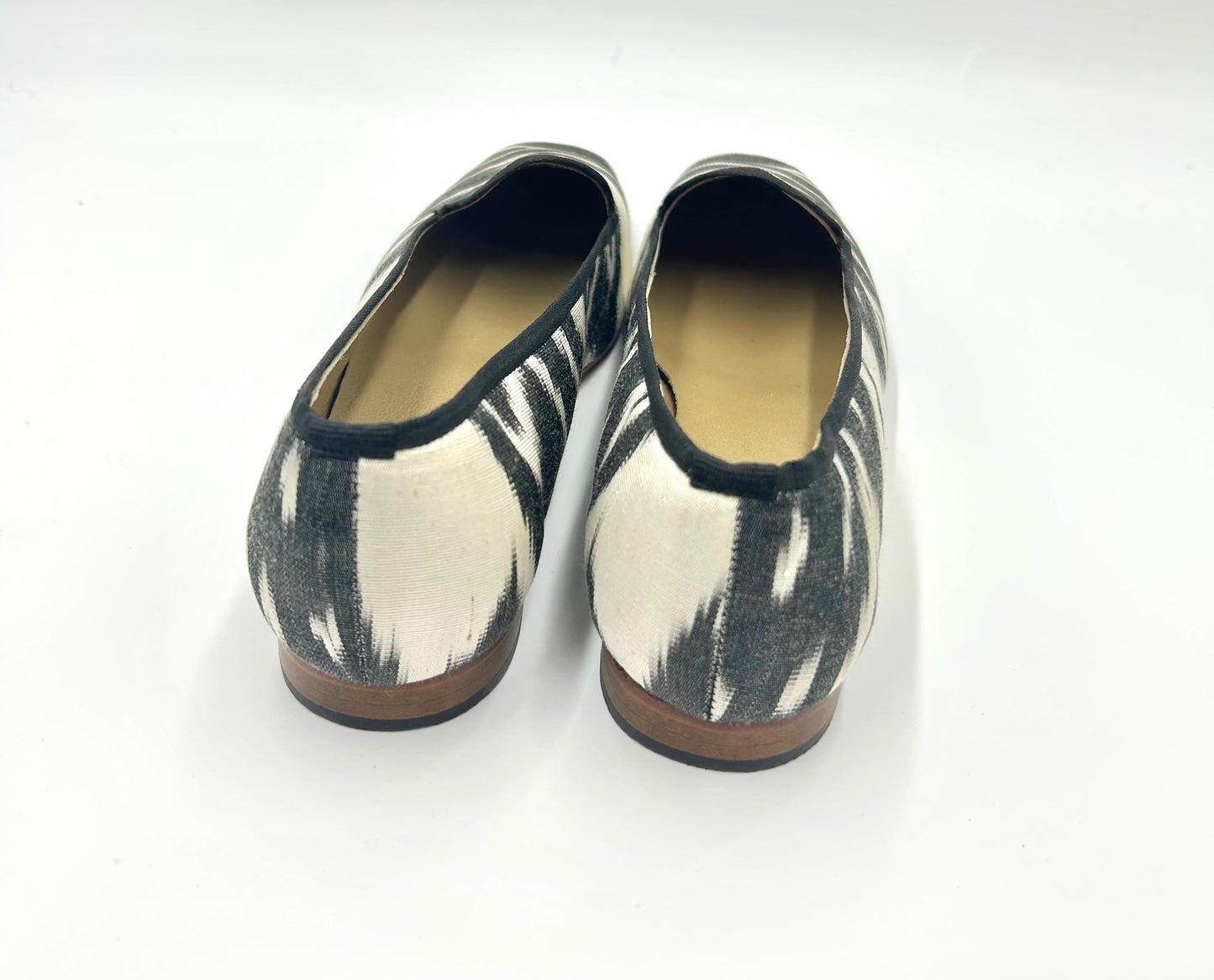 New Artemis Black & White Print Loafers Size 40