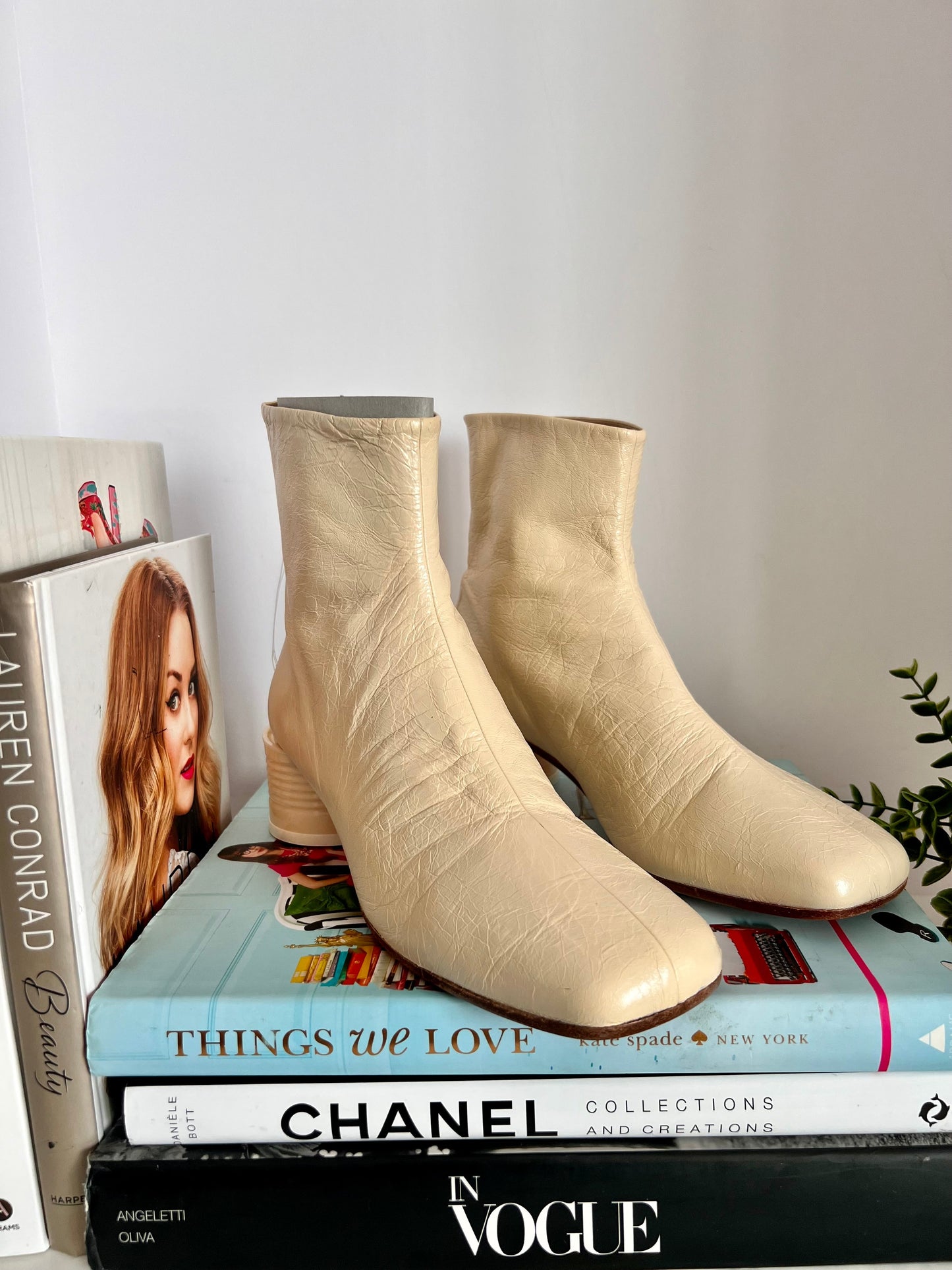 MM6 MAISON MARGIELA Cream Ankle Boots Size 40