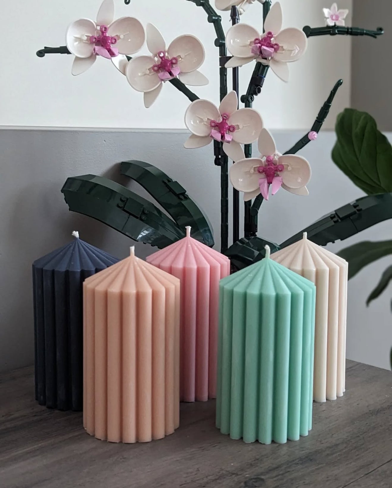 Small Ribbed Candle