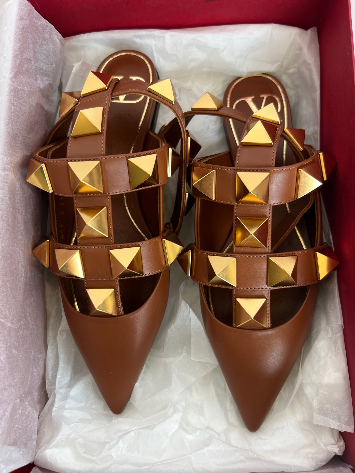 Brand New Valentino Garavani Brown Leather Roman Rockstud Pointed Toe Flats Size 35