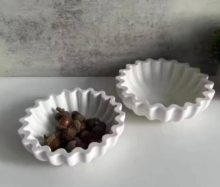 Round Ribbed Bowl