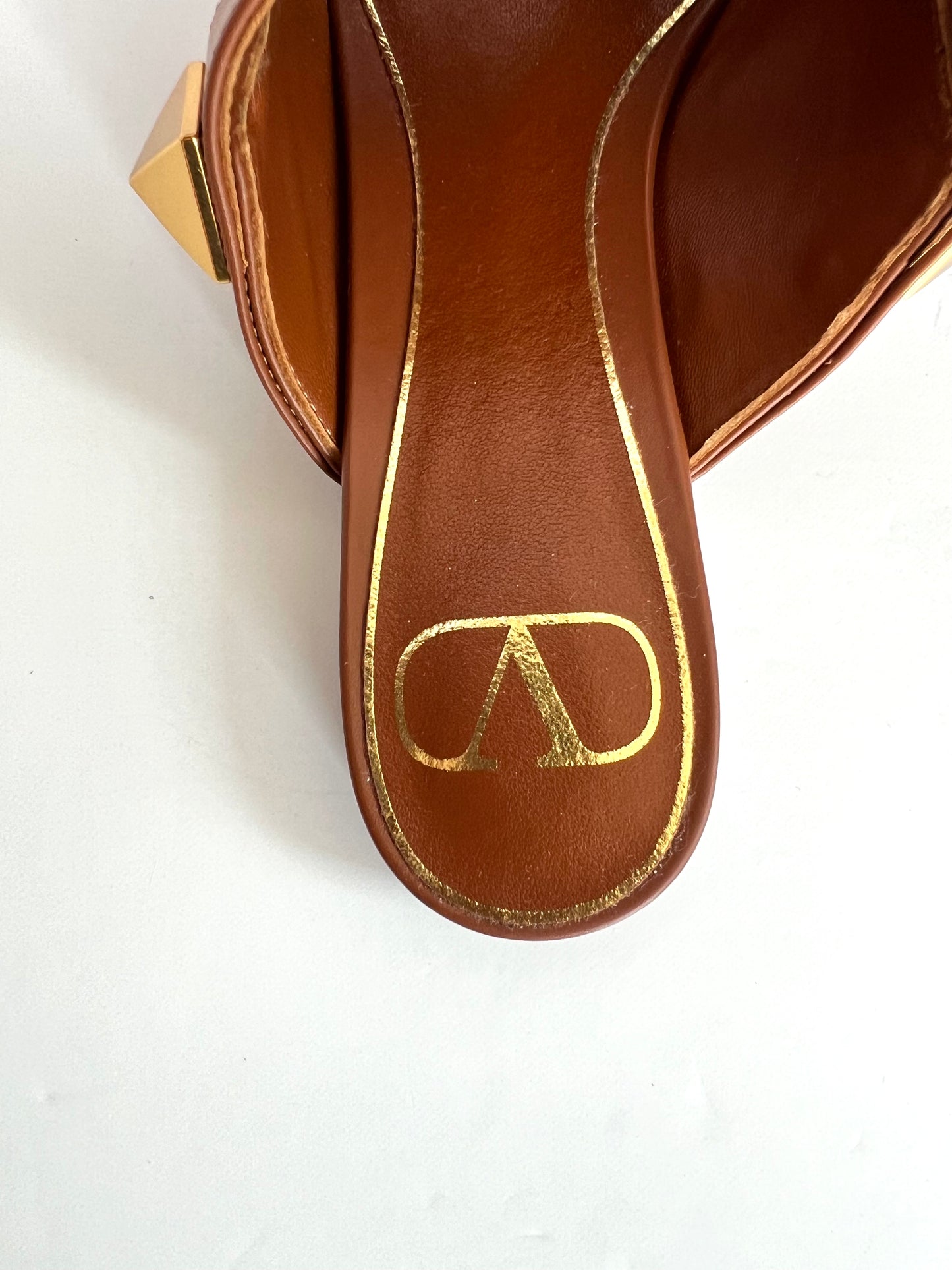 Brand New Valentino Garavani Brown Leather Roman Rockstud Pointed Toe Flats Size 35