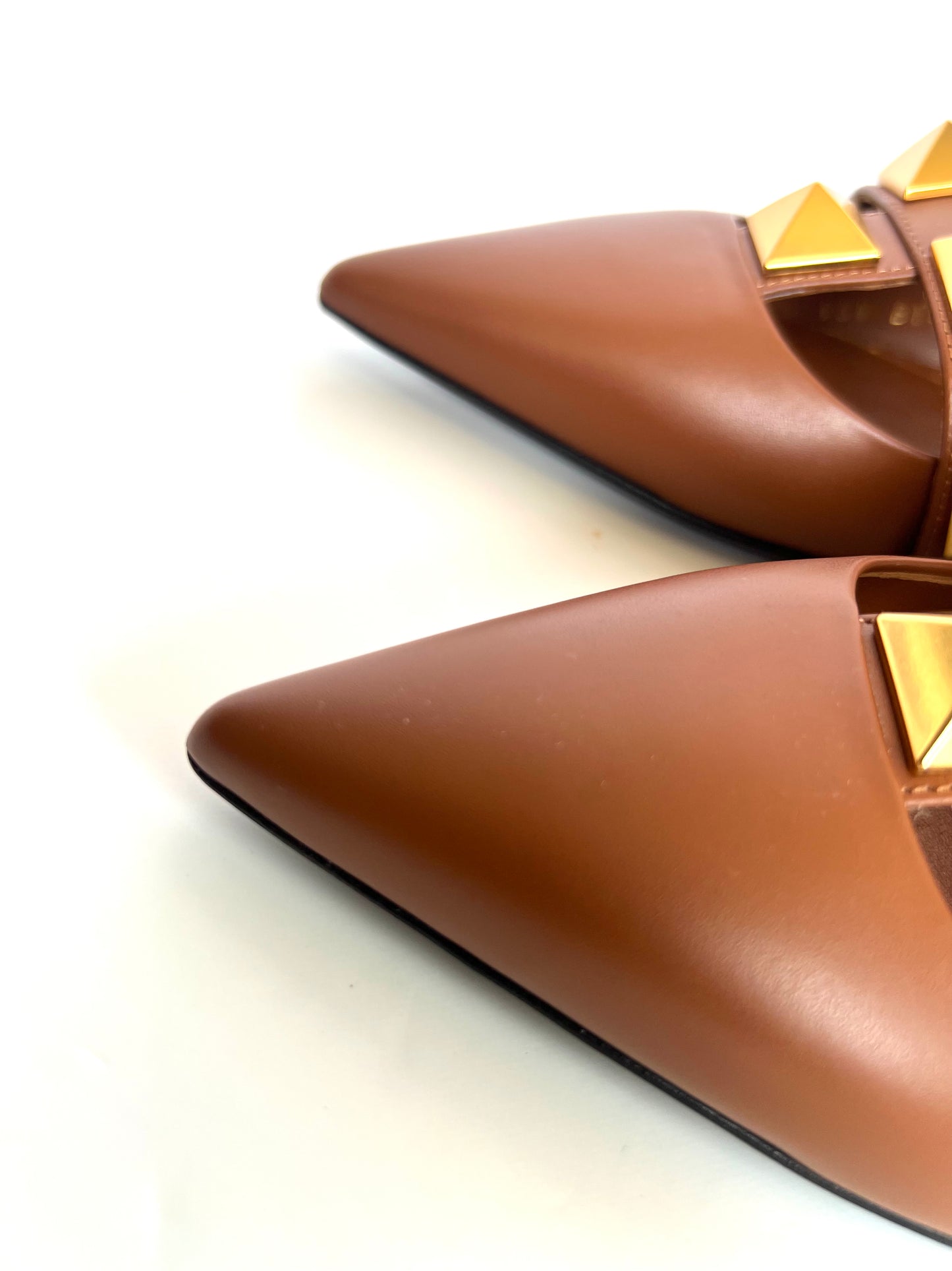 Brand New Valentino Garavani Brown Leather Roman Rockstud Pointed Toe Flats Size 35