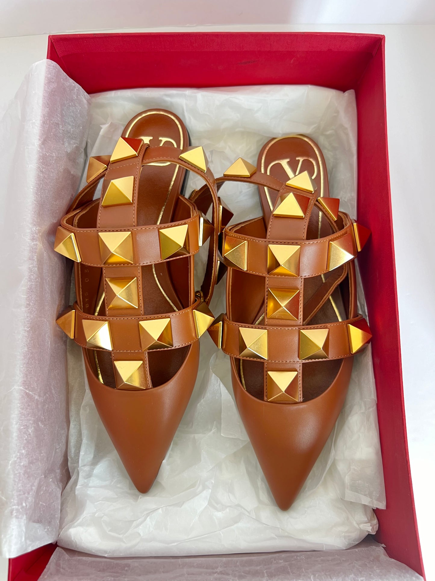 Brand New Valentino Garavani Brown Leather Roman Rockstud Pointed Toe Flats Size 35