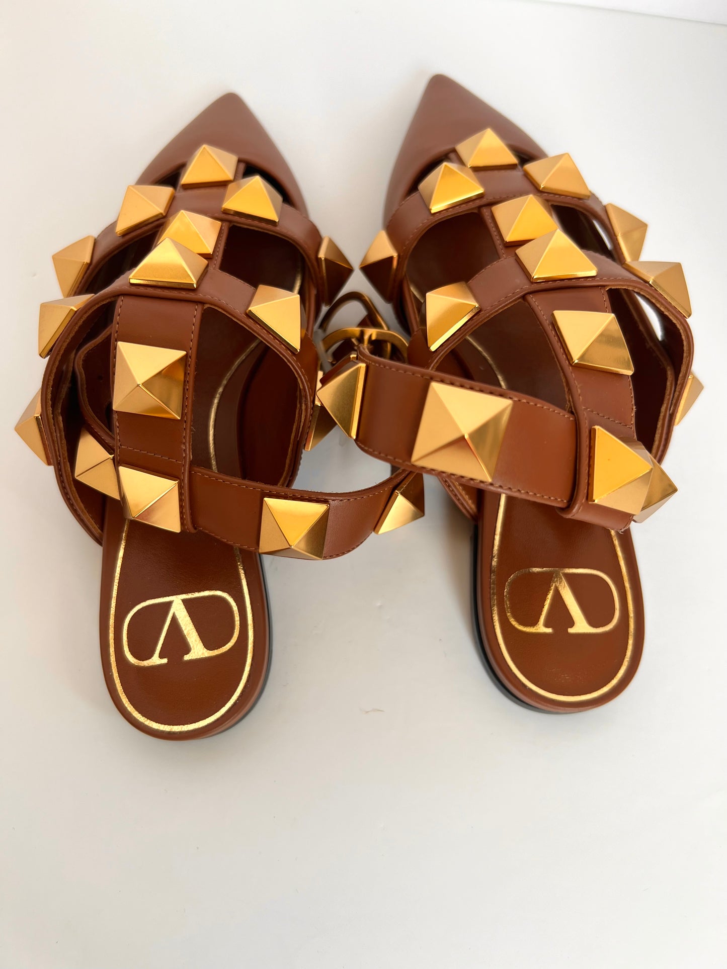 Brand New Valentino Garavani Brown Leather Roman Rockstud Pointed Toe Flats Size 35