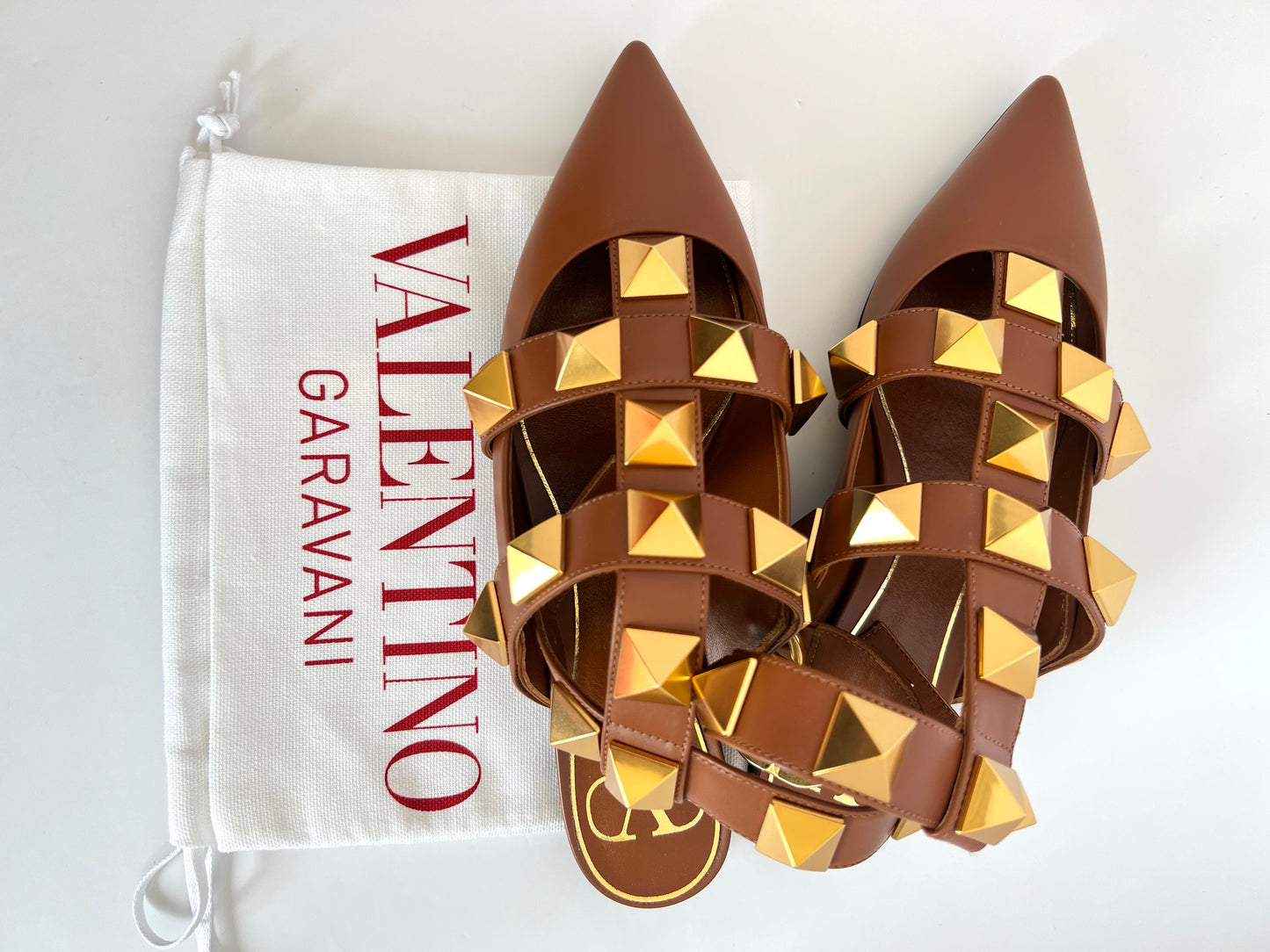 Brand New Valentino Garavani Brown Leather Roman Rockstud Pointed Toe Flats Size 35