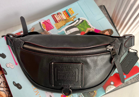 Belt Bags: The Versatile Trend Taking Fashion by Storm