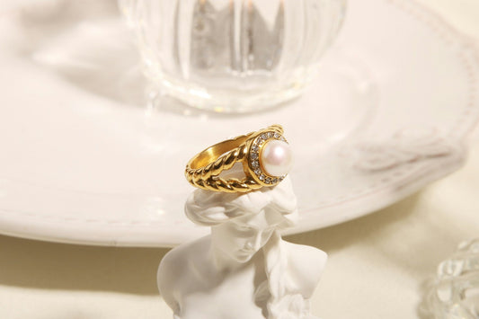 Vintage Jewelry: Timeless Pieces