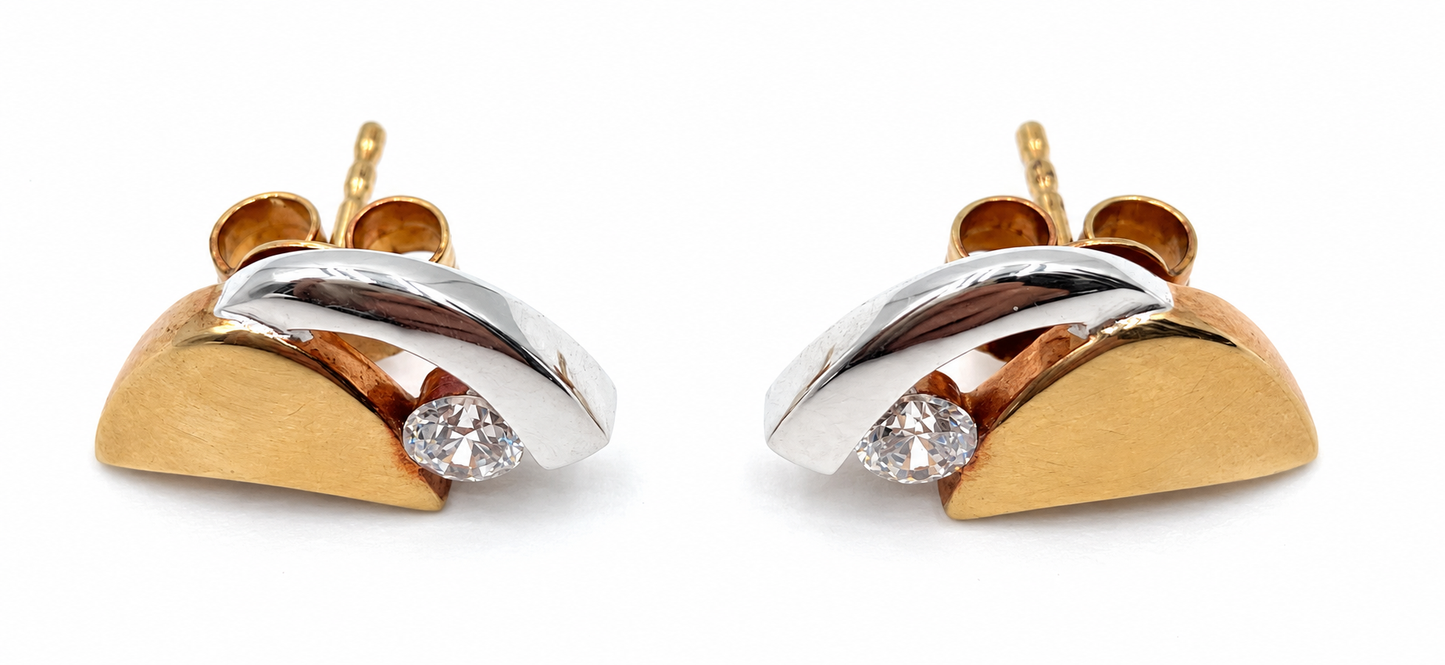 White & 18k Gold & 0.08 Carat Diamond Stud Earring