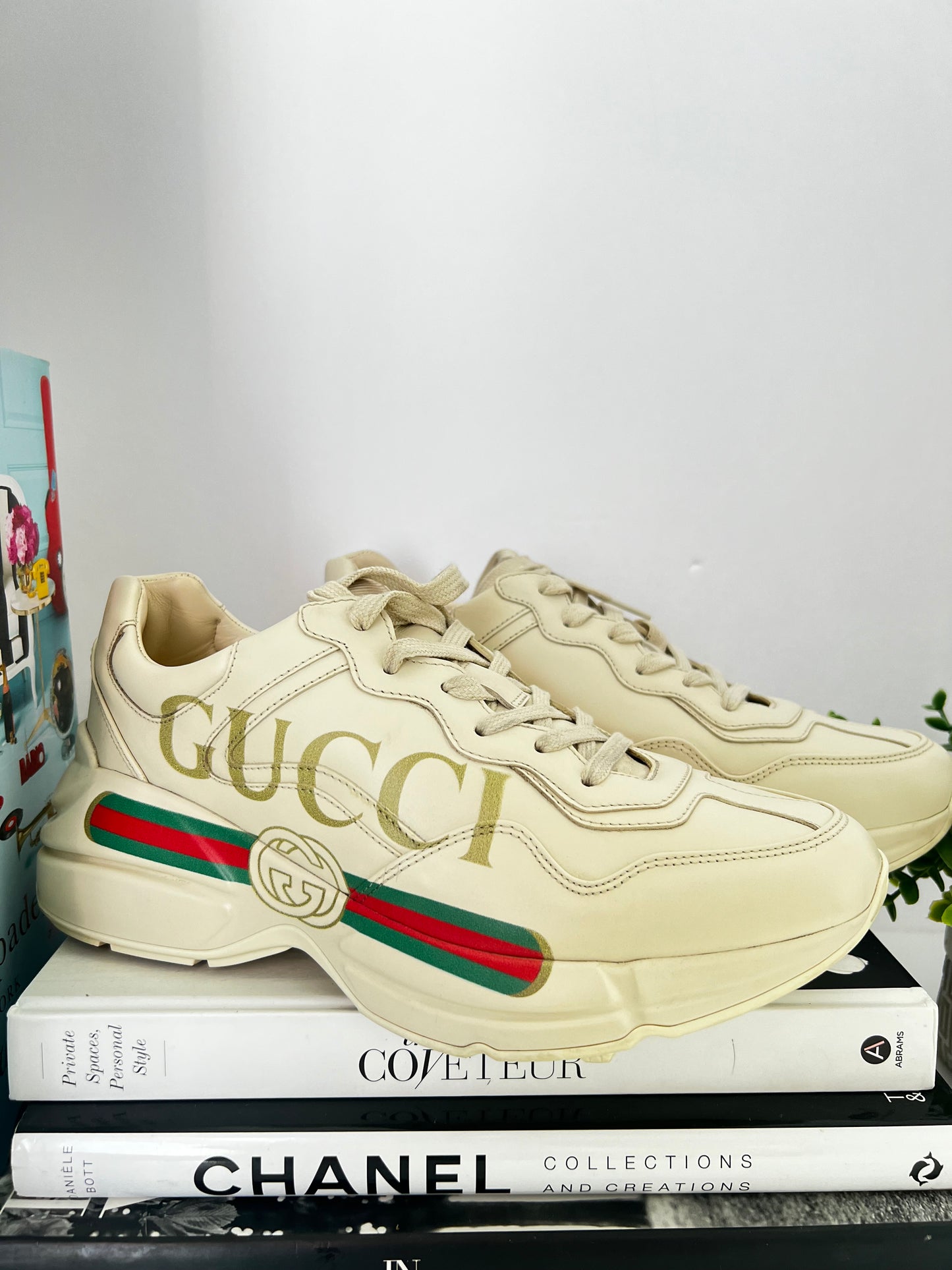 Gucci Off-White Vintage Logo Rhyton Sneakers Womens Size 40.5 U.S 9.5