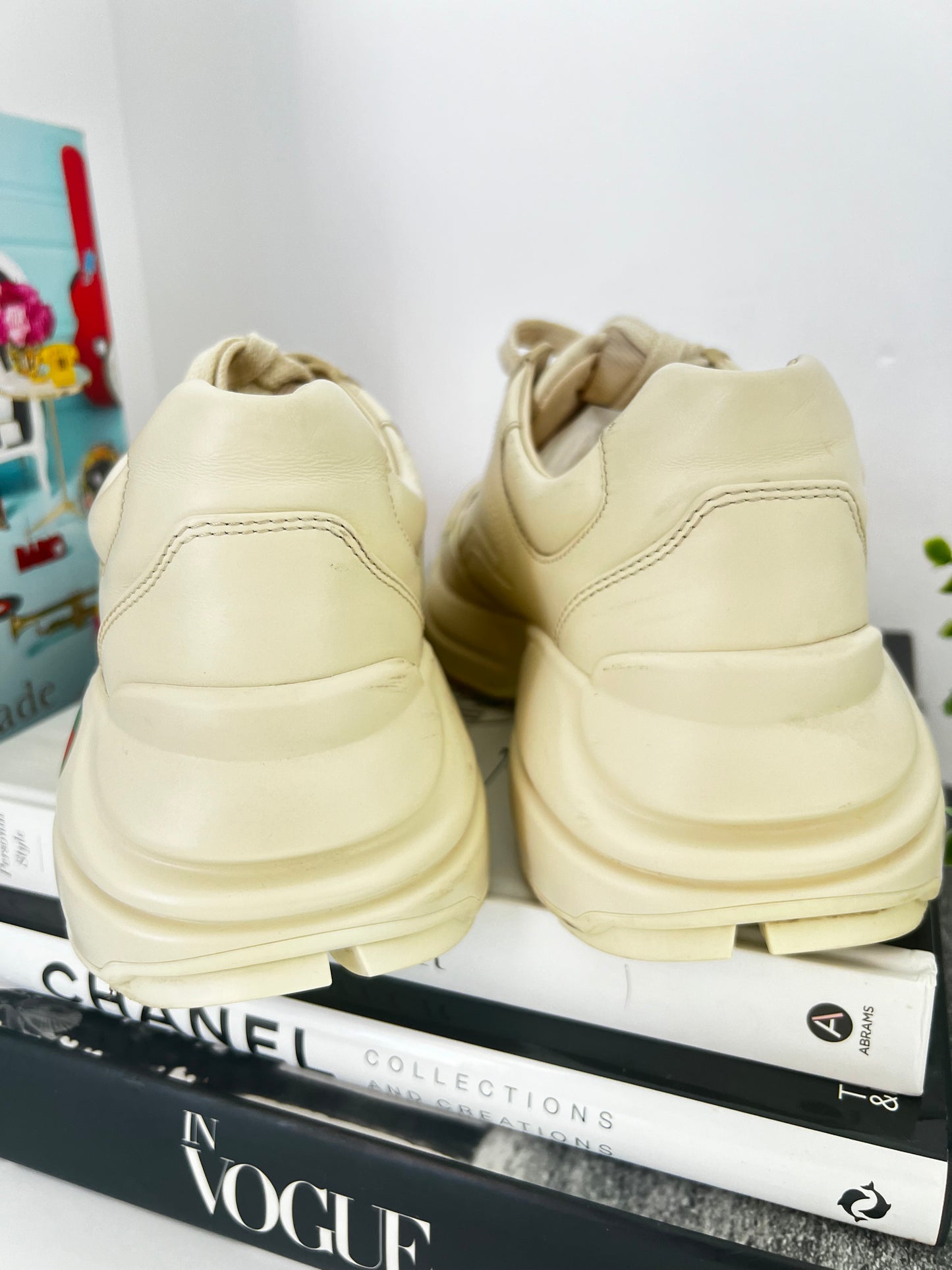 Gucci Off-White Vintage Logo Rhyton Sneakers Womens Size 40.5 U.S 9.5