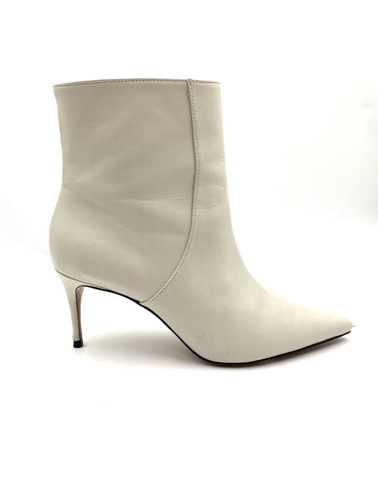 Schutz white leather pointed ankle boot with side zip and kitten heel, size 8B.