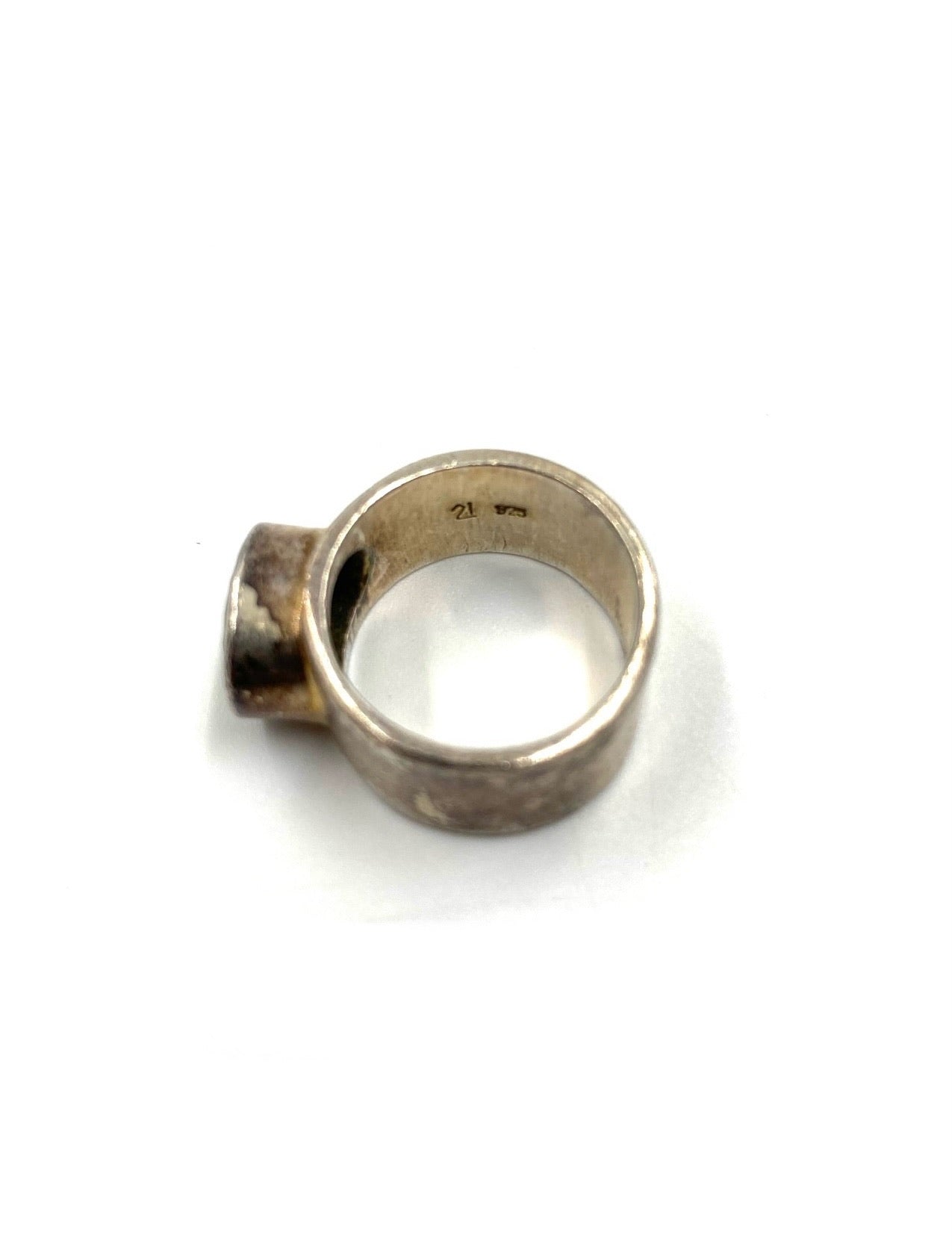 Sterling silver ring with a dark peridot gemstone, size 7.25.