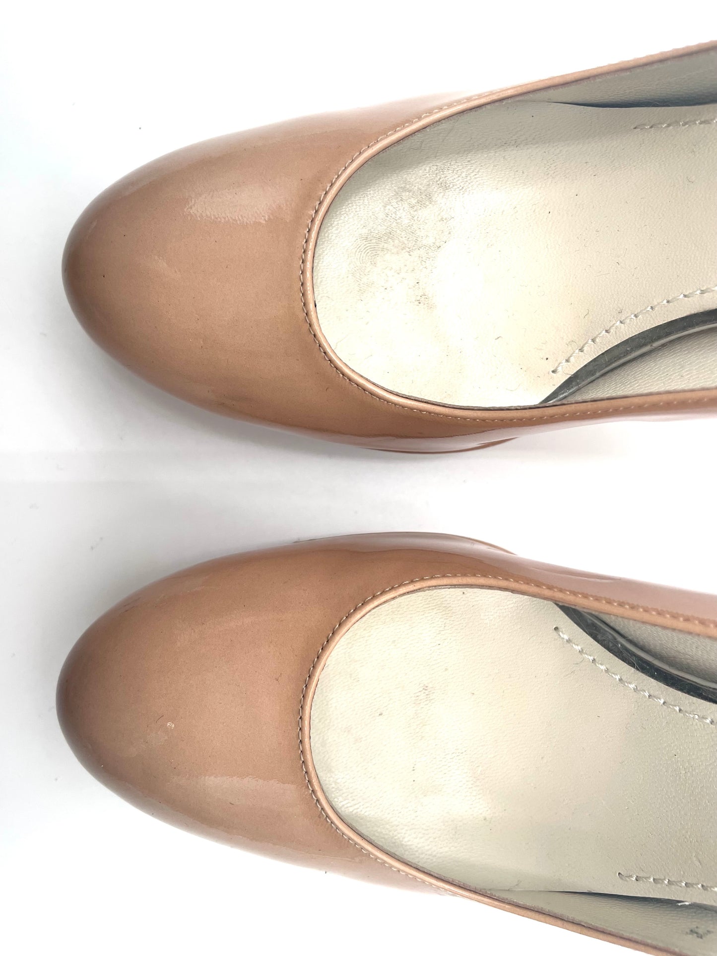 Stuart Weitzman Round Toe Nude Patent Leather Pumps Size 7