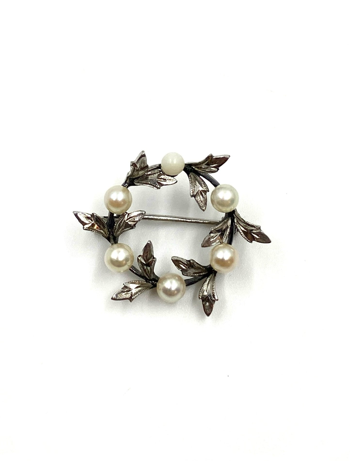 Vintage 1950s sterling silver wreath brooch with six faux pearls and detailed leaves.