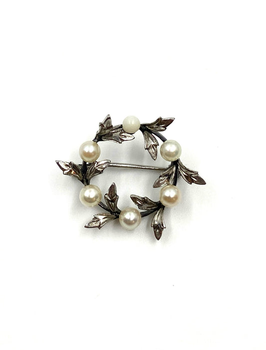 Vintage 1950s sterling silver wreath brooch with six faux pearls and detailed leaves.