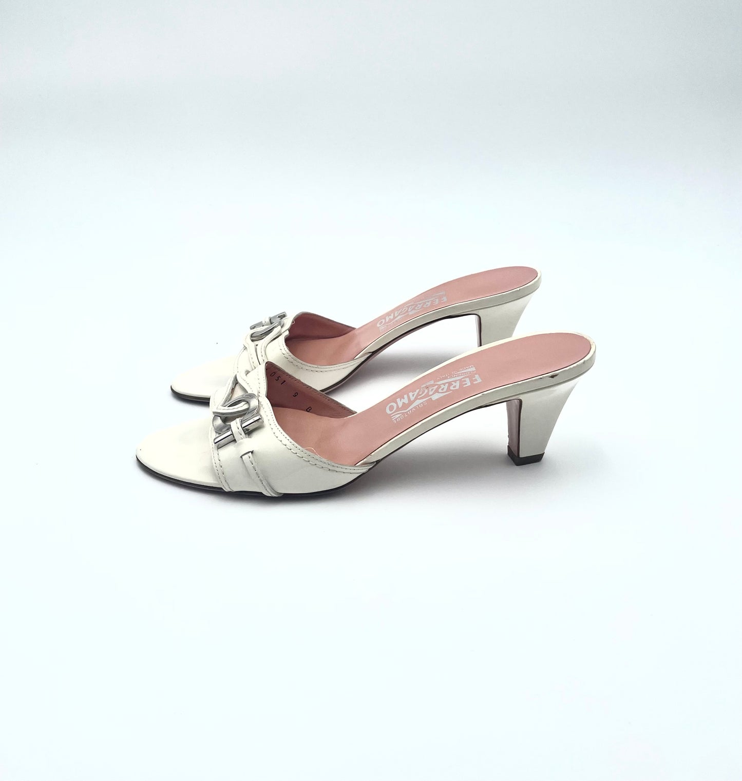 Vintage Salvatore Ferragamo Cream Gancia Kitten Heel Sandals Size 9