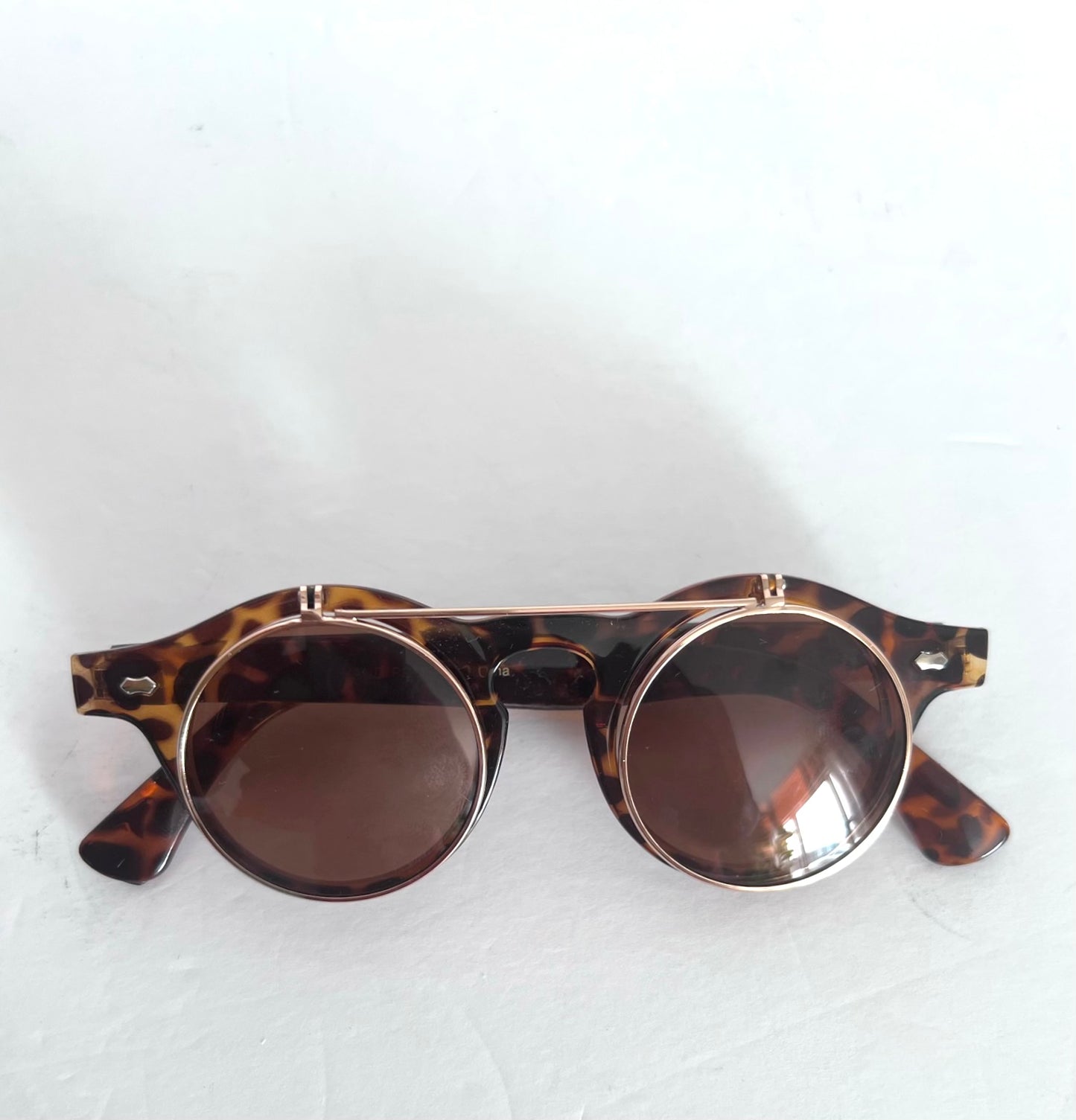 Retro Style Round Lens Tortoise Sunglasses